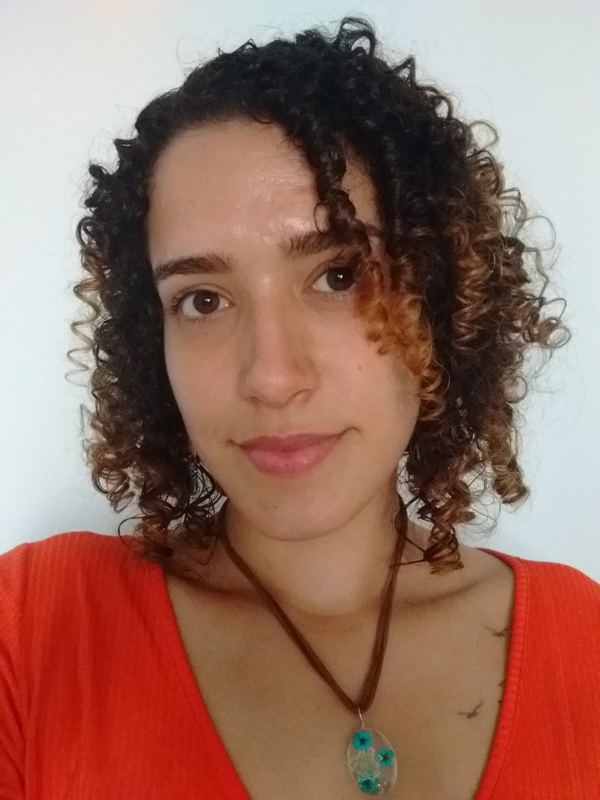 Milena, artesã da Nephila
